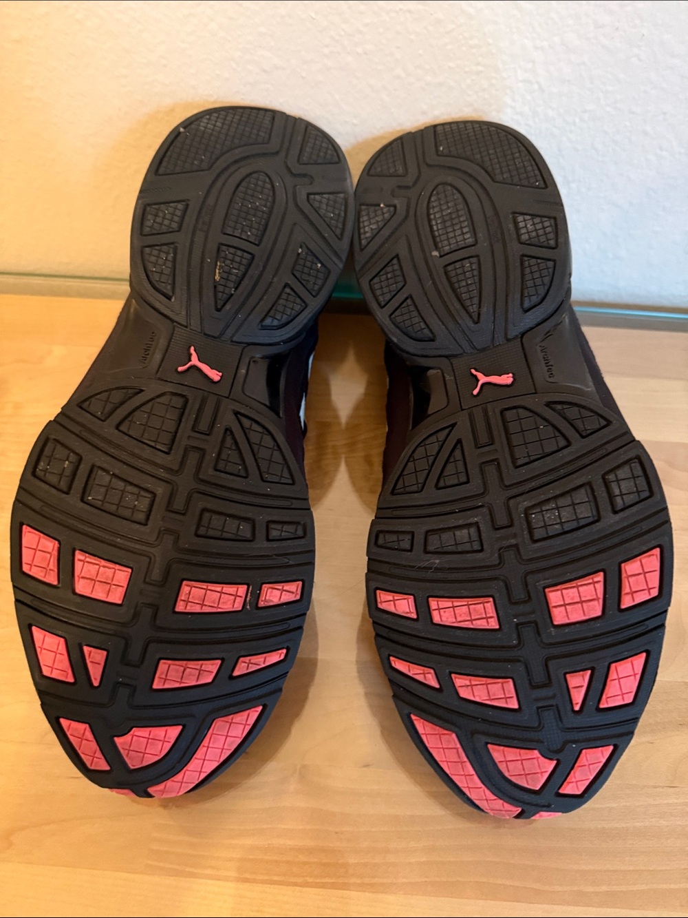 Puma Women’s Black Sneakers with Coral Red Lining - Picture 3 of 6